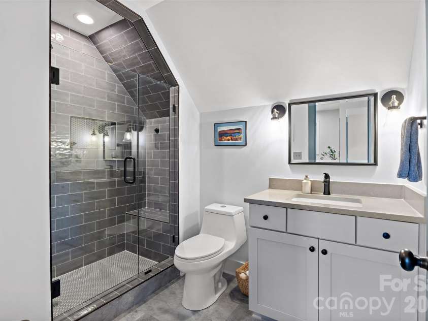 1518 Ivey Drive, Charlotte, NC 28205.  MLS# CAR4420824, YatesRealty ID 52474. 