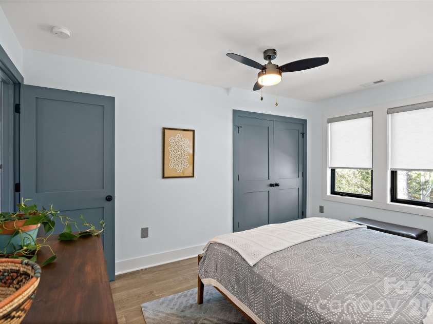 1518 Ivey Drive, Charlotte, NC 28205.  MLS# CAR4420824, YatesRealty ID 52474. 