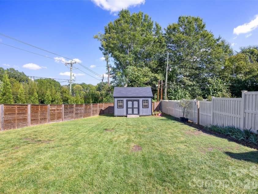 1518 Ivey Drive, Charlotte, NC 28205.  MLS# CAR4420824, YatesRealty ID 52474. 