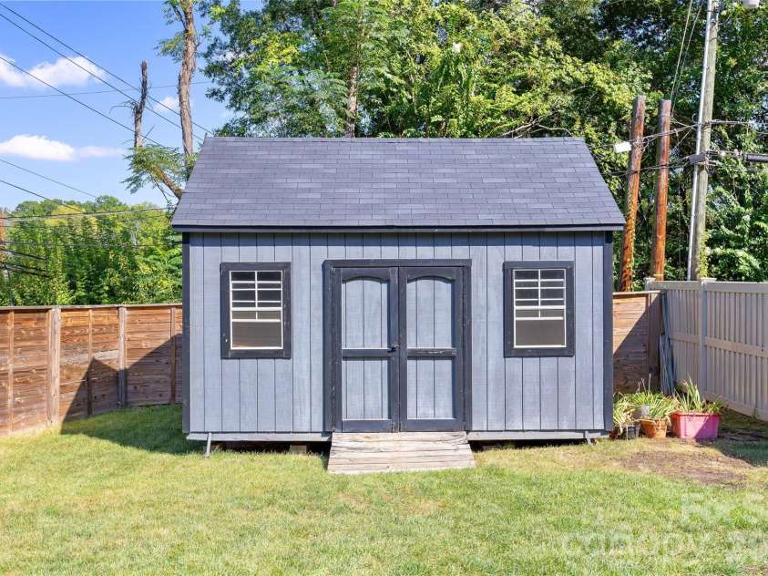 1518 Ivey Drive, Charlotte, NC 28205.  MLS# CAR4420824, YatesRealty ID 52474. 