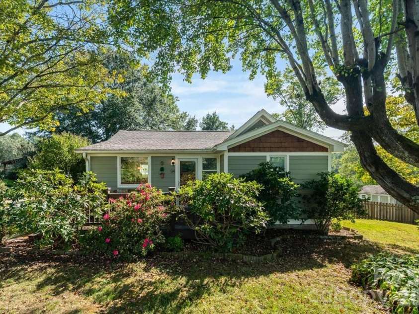 94 Pressley Avenue, Brevard, NC 28712.  MLS# CAR4418924, YatesRealty ID 52476. 