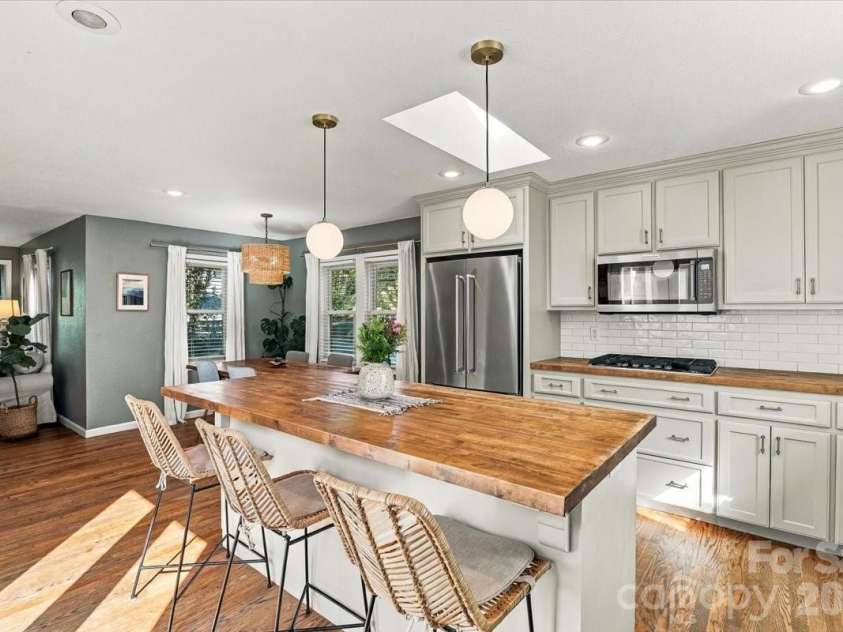 94 Pressley Avenue, Brevard, NC 28712.  MLS# CAR4418924, YatesRealty ID 52476. 