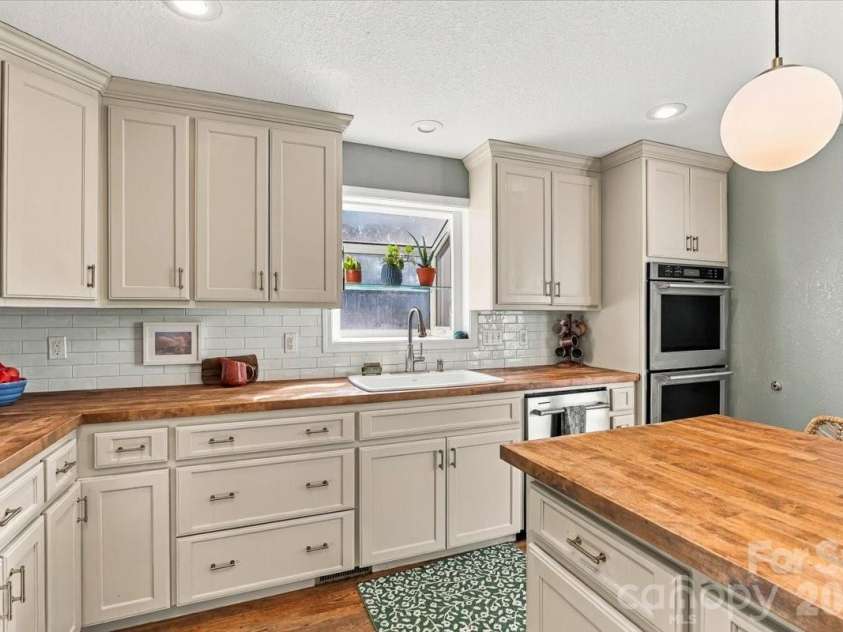 94 Pressley Avenue, Brevard, NC 28712.  MLS# CAR4418924, YatesRealty ID 52476. 