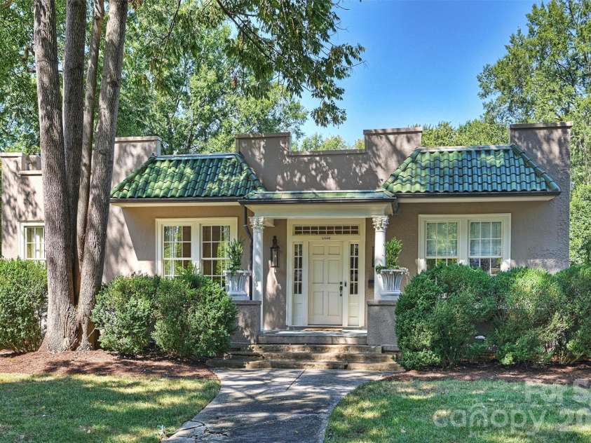 1820 Dilworth Road, Charlotte, NC 28203.  MLS# CAR4417489, YatesRealty ID 52477. 