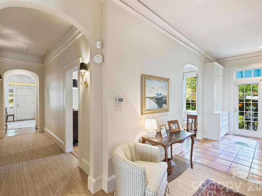 1820 Dilworth Road, Charlotte, NC 28203.  MLS# CAR4417489, YatesRealty ID 52477. 