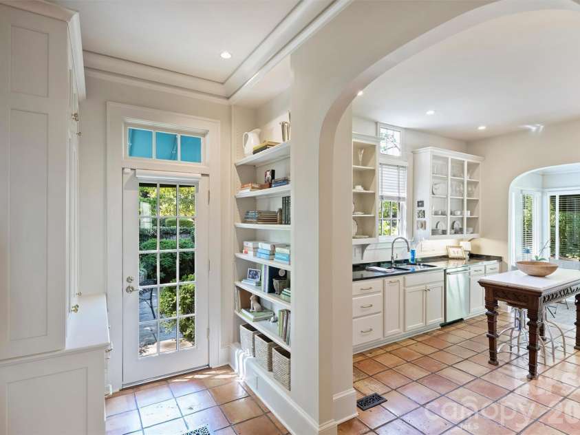 1820 Dilworth Road, Charlotte, NC 28203.  MLS# CAR4417489, YatesRealty ID 52477. 