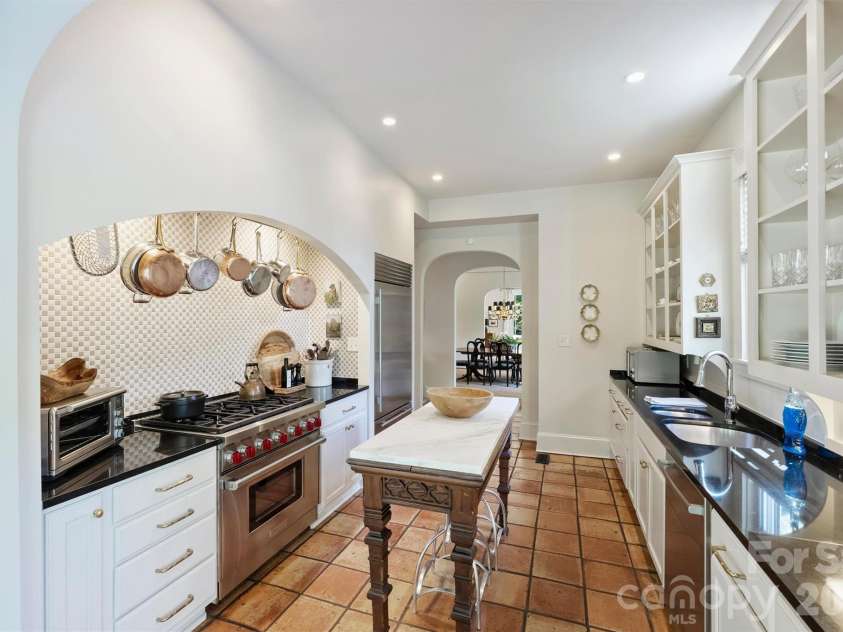 1820 Dilworth Road, Charlotte, NC 28203.  MLS# CAR4417489, YatesRealty ID 52477. 