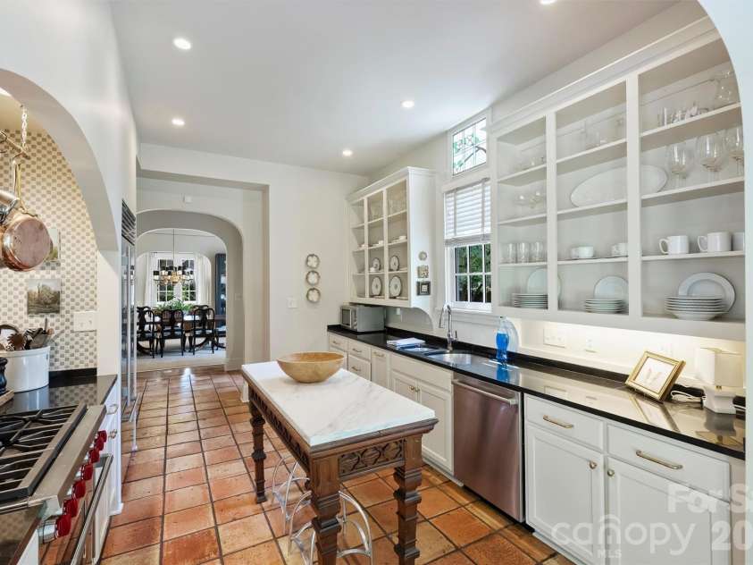 1820 Dilworth Road, Charlotte, NC 28203.  MLS# CAR4417489, YatesRealty ID 52477. 