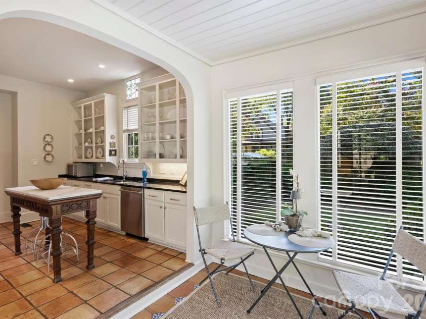 1820 Dilworth Road, Charlotte, NC 28203.  MLS# CAR4417489, YatesRealty ID 52477. 