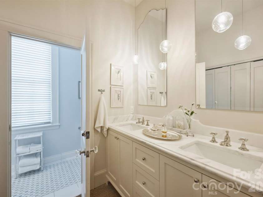 1820 Dilworth Road, Charlotte, NC 28203.  MLS# CAR4417489, YatesRealty ID 52477. 