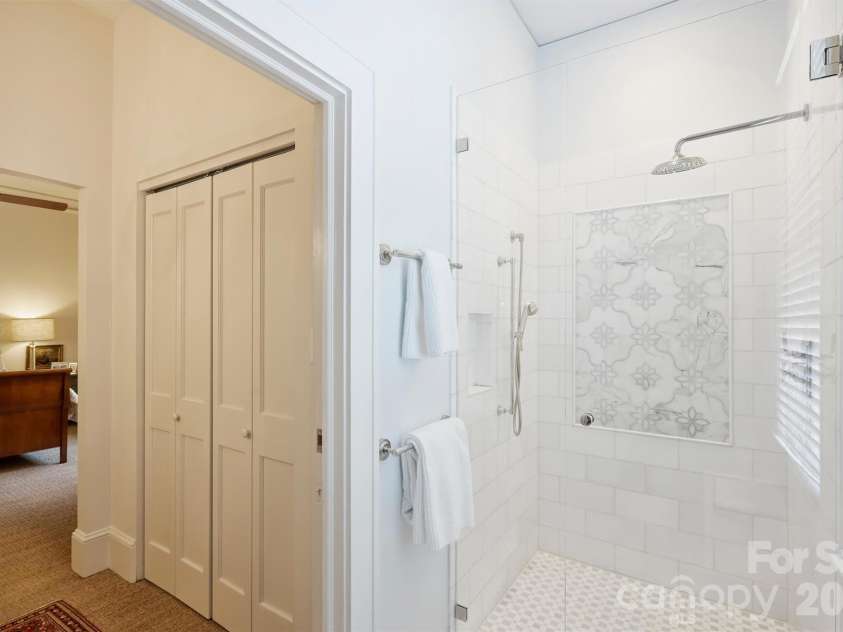 1820 Dilworth Road, Charlotte, NC 28203.  MLS# CAR4417489, YatesRealty ID 52477. 