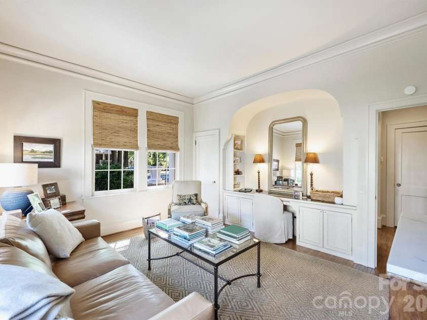 1820 Dilworth Road, Charlotte, NC 28203.  MLS# CAR4417489, YatesRealty ID 52477. 
