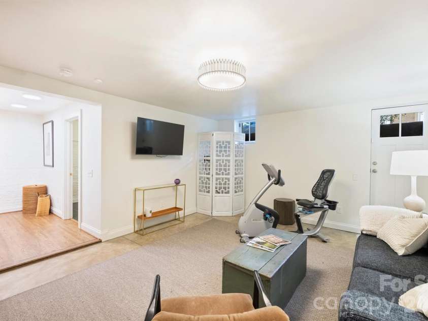 1820 Dilworth Road, Charlotte, NC 28203.  MLS# CAR4417489, YatesRealty ID 52477. 