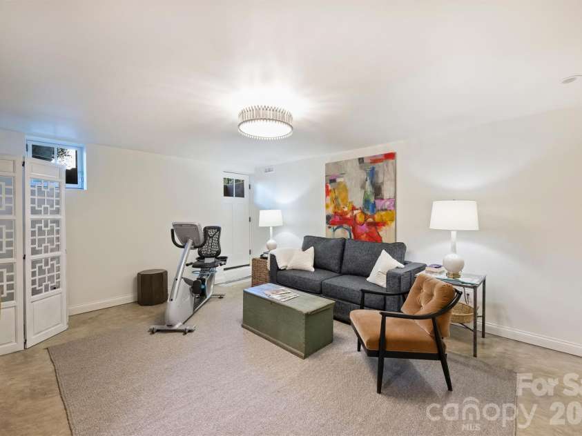 1820 Dilworth Road, Charlotte, NC 28203.  MLS# CAR4417489, YatesRealty ID 52477. 