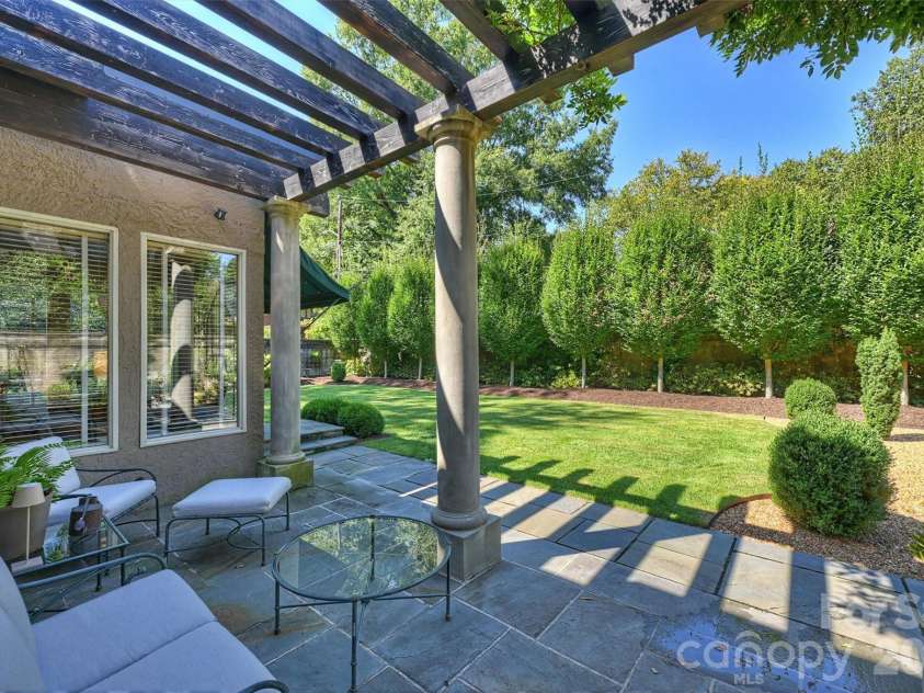 1820 Dilworth Road, Charlotte, NC 28203.  MLS# CAR4417489, YatesRealty ID 52477. 