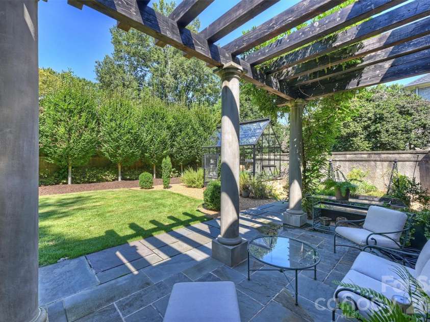 1820 Dilworth Road, Charlotte, NC 28203.  MLS# CAR4417489, YatesRealty ID 52477. 
