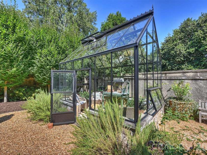 1820 Dilworth Road, Charlotte, NC 28203.  MLS# CAR4417489, YatesRealty ID 52477. 