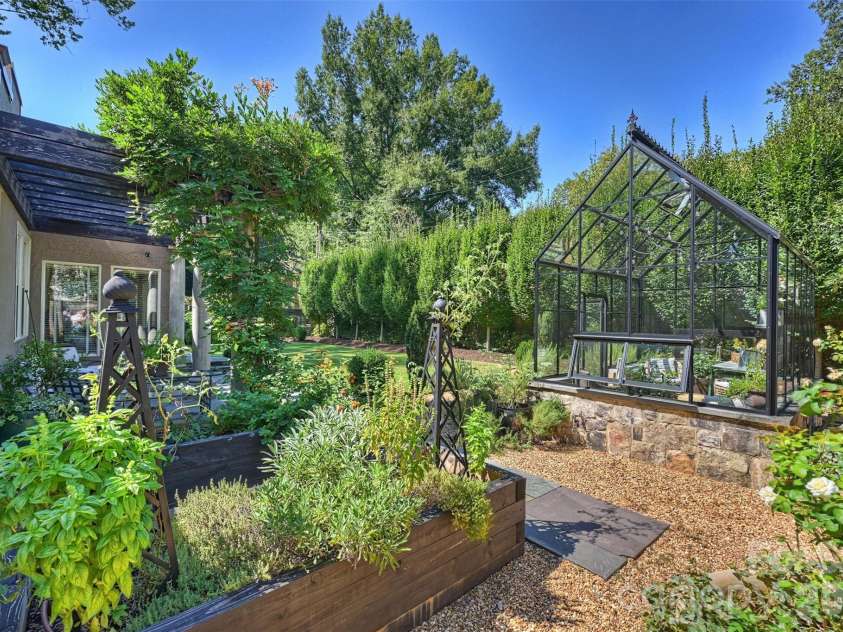 1820 Dilworth Road, Charlotte, NC 28203.  MLS# CAR4417489, YatesRealty ID 52477. 