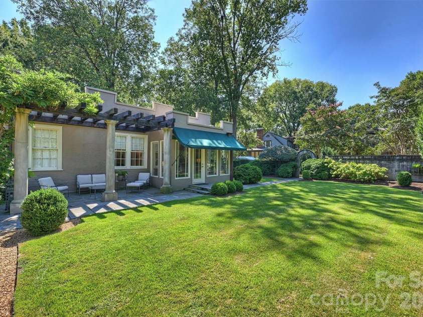 1820 Dilworth Road, Charlotte, NC 28203.  MLS# CAR4417489, YatesRealty ID 52477. 