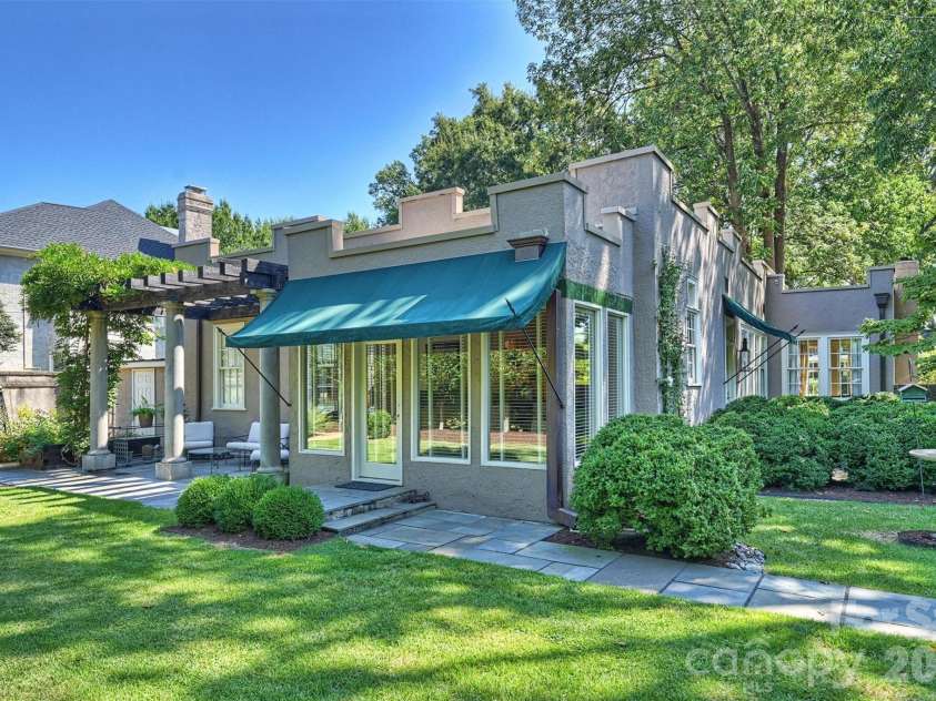 1820 Dilworth Road, Charlotte, NC 28203.  MLS# CAR4417489, YatesRealty ID 52477. 
