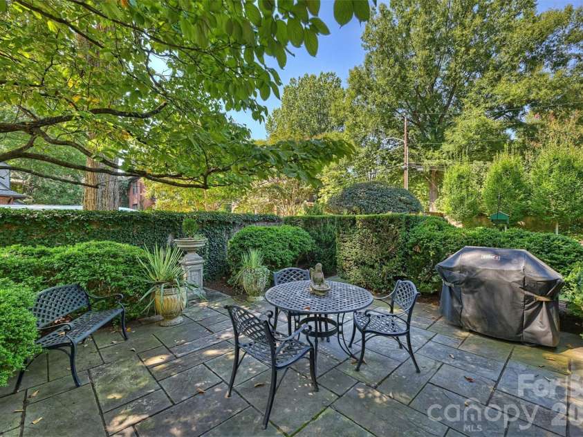 1820 Dilworth Road, Charlotte, NC 28203.  MLS# CAR4417489, YatesRealty ID 52477. 