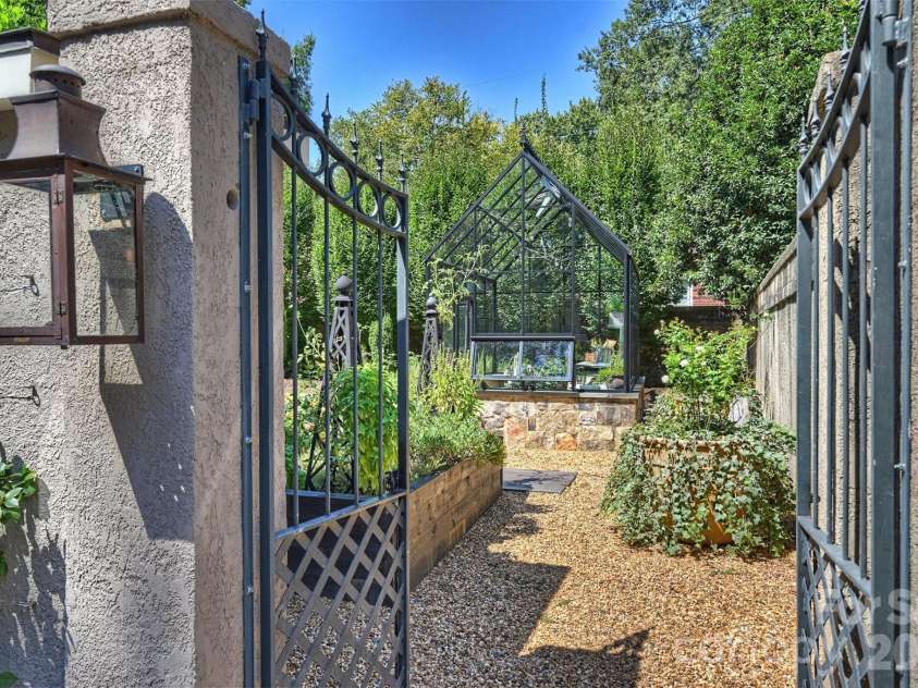 1820 Dilworth Road, Charlotte, NC 28203.  MLS# CAR4417489, YatesRealty ID 52477. 