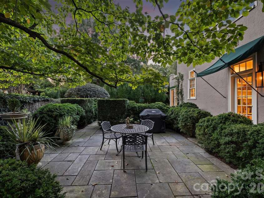 1820 Dilworth Road, Charlotte, NC 28203.  MLS# CAR4417489, YatesRealty ID 52477. 