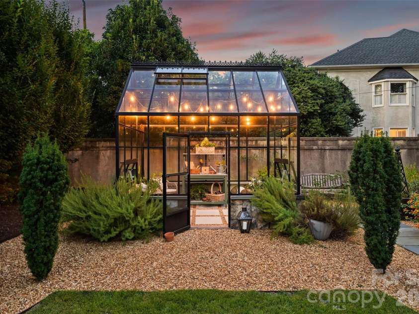1820 Dilworth Road, Charlotte, NC 28203.  MLS# CAR4417489, YatesRealty ID 52477. 