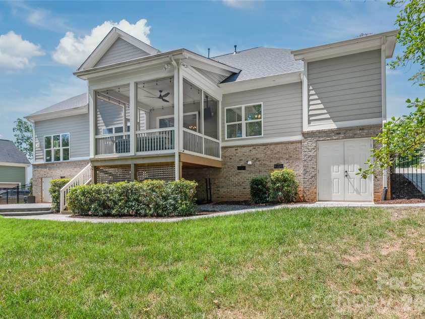 229 South Shore Drive, Belmont, NC 28012.  MLS# CAR4414792, YatesRealty ID 52478. 