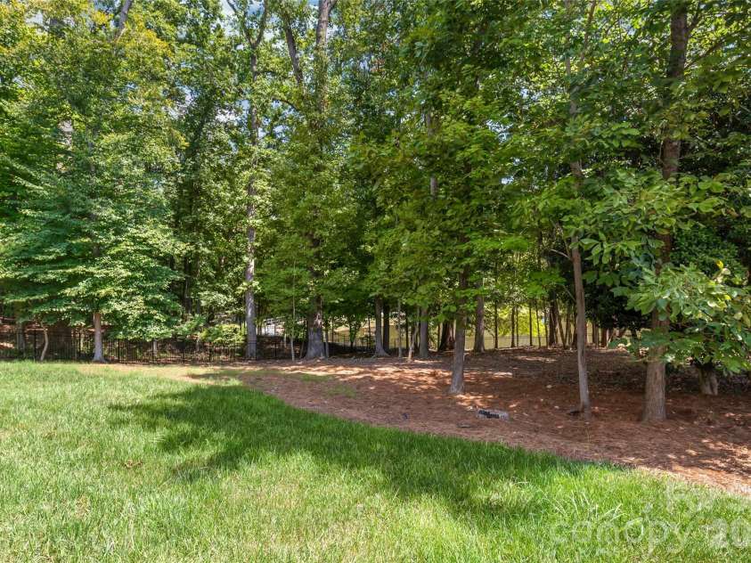 229 South Shore Drive, Belmont, NC 28012.  MLS# CAR4414792, YatesRealty ID 52478. 