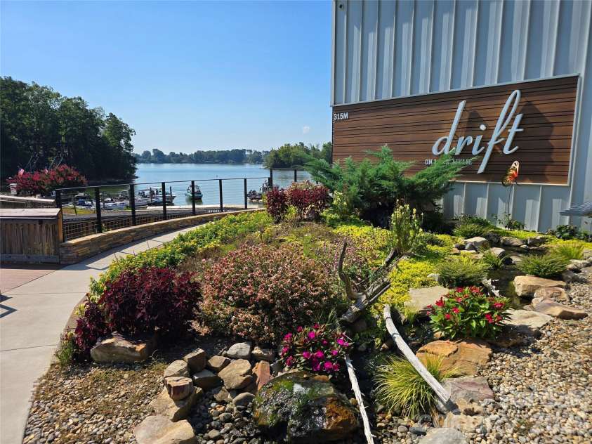 229 South Shore Drive, Belmont, NC 28012.  MLS# CAR4414792, YatesRealty ID 52478. 