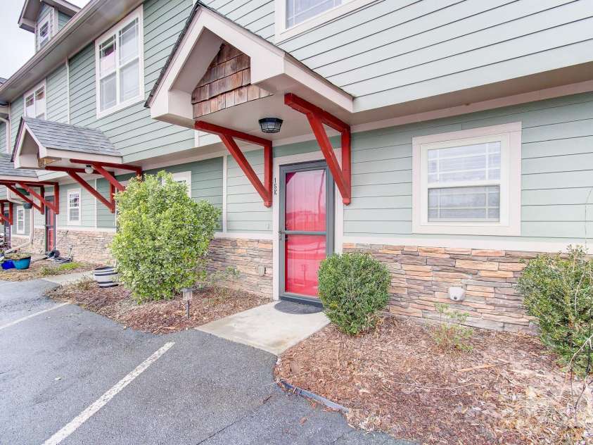 15 Lees Creek Road, Asheville, NC 28806.  MLS# CAR4330522, YatesRealty ID 5248. 