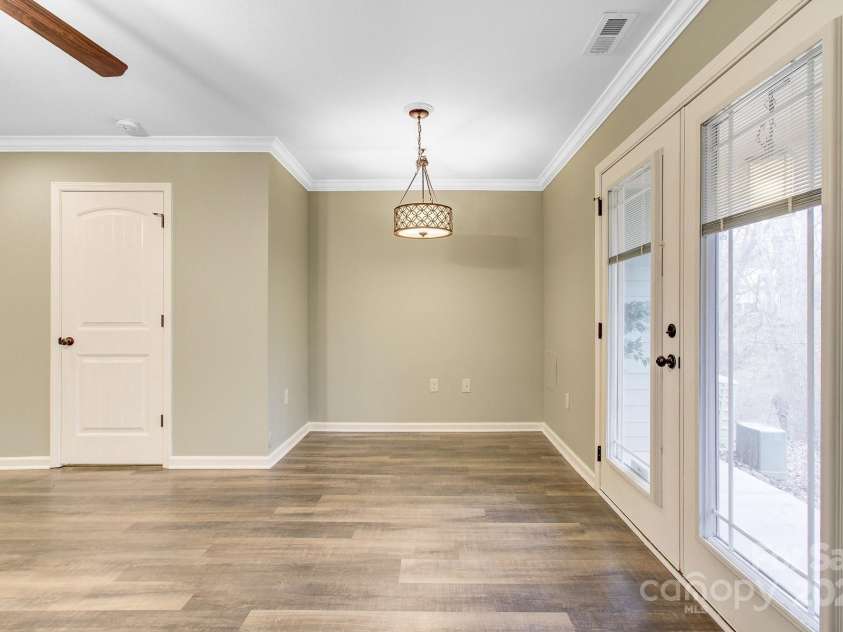 15 Lees Creek Road, Asheville, NC 28806.  MLS# CAR4330522, YatesRealty ID 5248. 