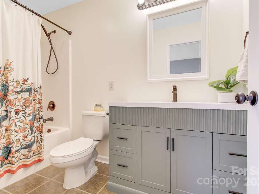 15 Lees Creek Road, Asheville, NC 28806.  MLS# CAR4330522, YatesRealty ID 5248. 