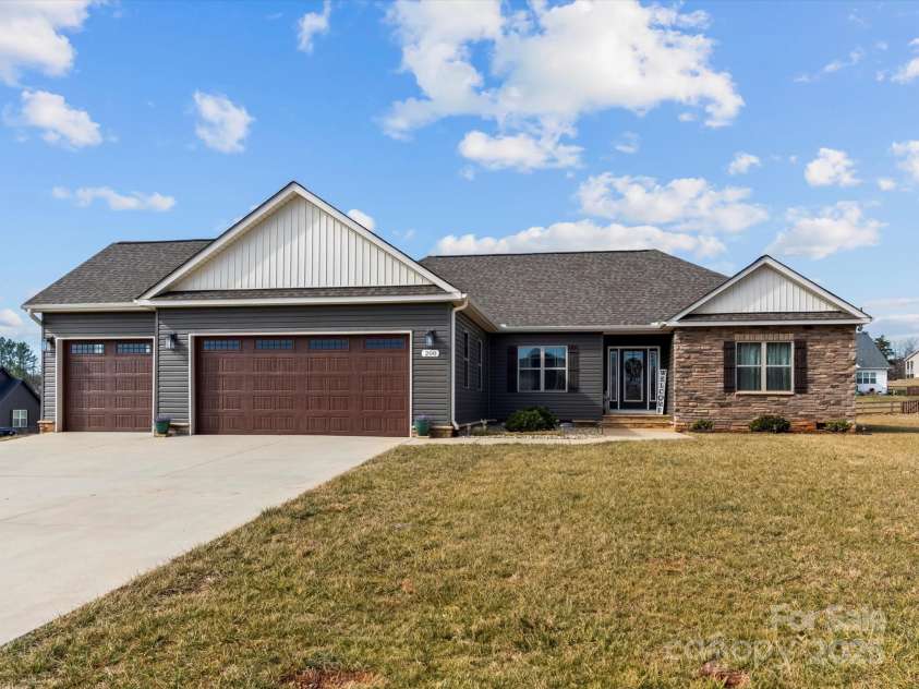 200 Staffordshire Drive, Statesville, NC 28625.  MLS# CAR4219521, YatesRealty ID 5248. 