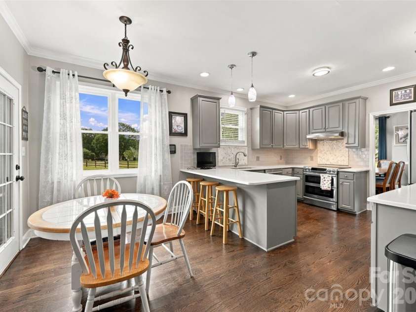 104 Felix Lane, York, SC 29745.  MLS# CAR4424734, YatesRealty ID 52480. Kitchen with Eating area