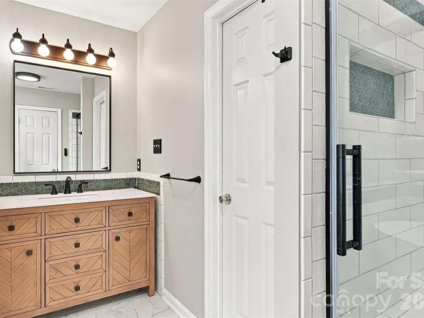 104 Felix Lane, York, SC 29745.  MLS# CAR4424734, YatesRealty ID 52480. Primary Bathroom