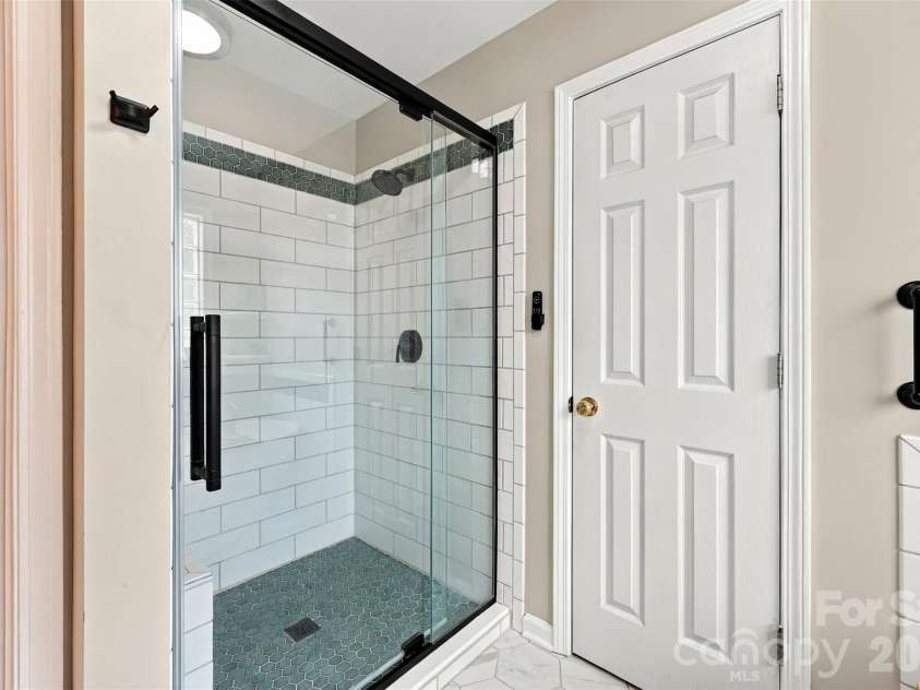 104 Felix Lane, York, SC 29745.  MLS# CAR4424734, YatesRealty ID 52480. Primary Bathroom