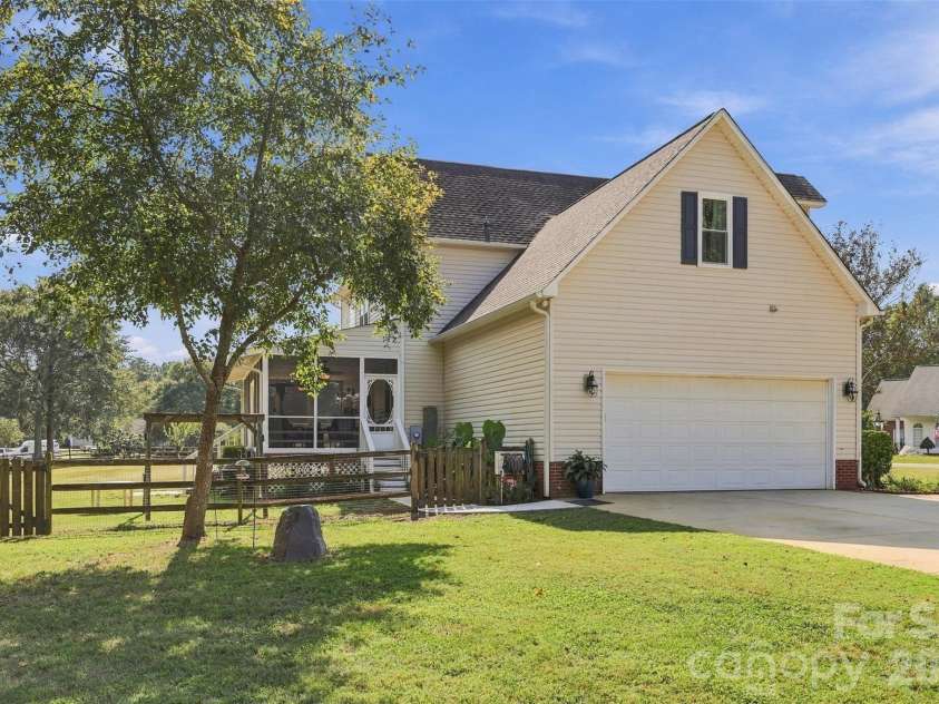 104 Felix Lane, York, SC 29745.  MLS# CAR4424734, YatesRealty ID 52480. Side view