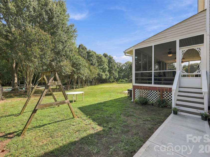 104 Felix Lane, York, SC 29745.  MLS# CAR4424734, YatesRealty ID 52480. Walkway