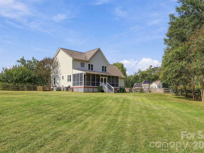 104 Felix Lane, York, SC 29745.  MLS# CAR4424734, YatesRealty ID 52480. Yard