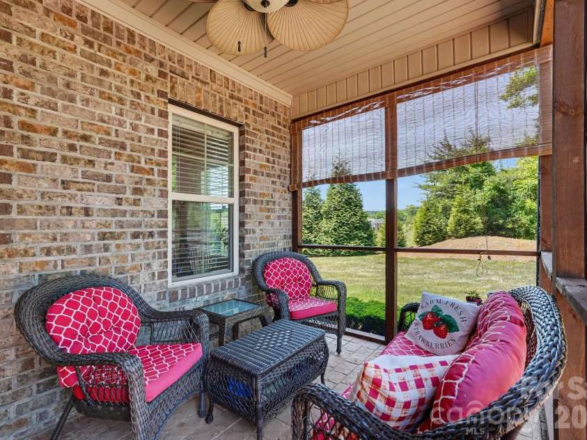 489 Lotus Court, Lewisville, NC 27023.  MLS# CAR4427328, YatesRealty ID 52483. 