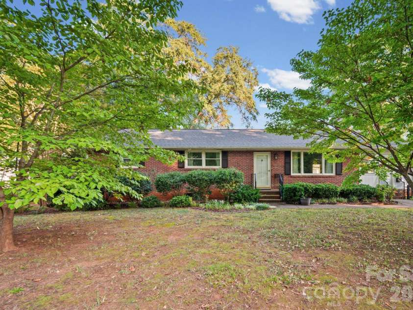2019 Carol Drive, Gastonia, NC 28054.  MLS# CAR4425027, YatesRealty ID 52485. 