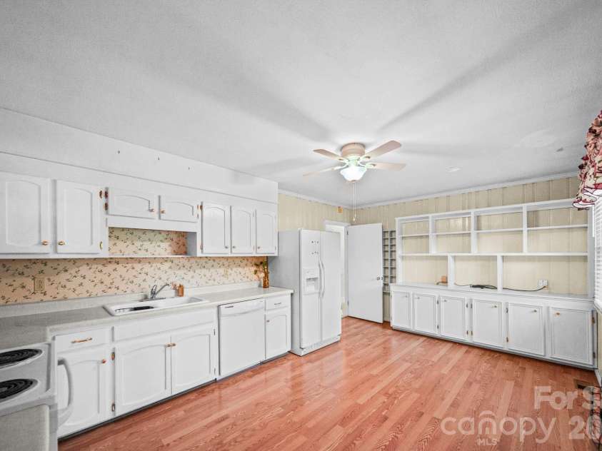2019 Carol Drive, Gastonia, NC 28054.  MLS# CAR4425027, YatesRealty ID 52485. 