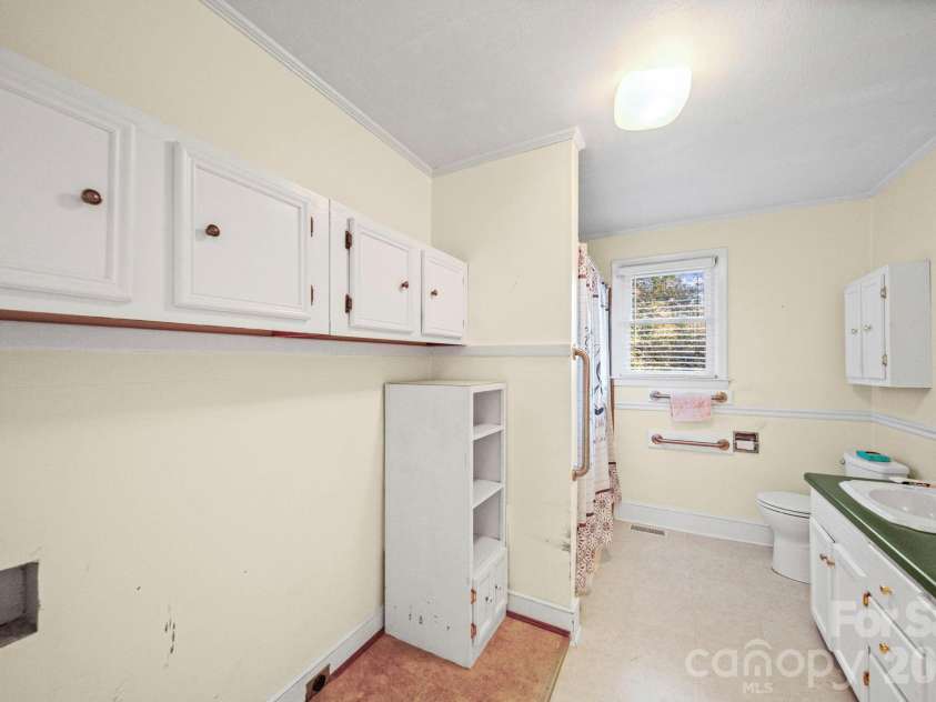 2019 Carol Drive, Gastonia, NC 28054.  MLS# CAR4425027, YatesRealty ID 52485. 