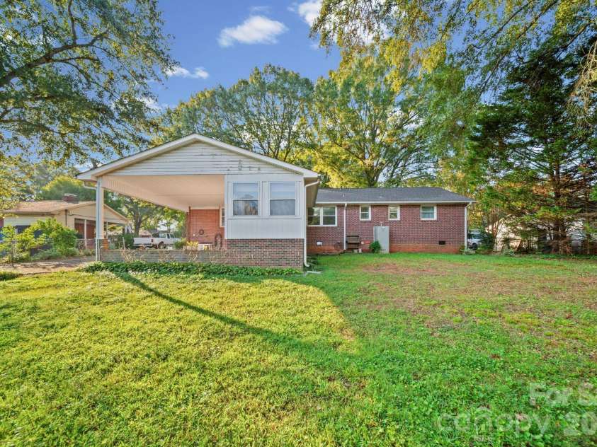 2019 Carol Drive, Gastonia, NC 28054.  MLS# CAR4425027, YatesRealty ID 52485. 