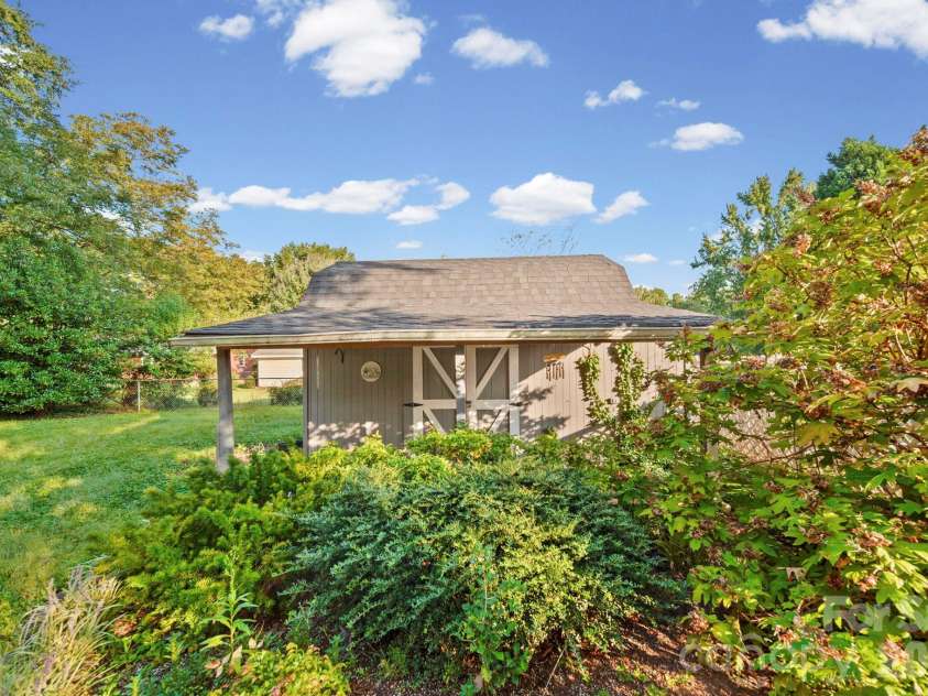 2019 Carol Drive, Gastonia, NC 28054.  MLS# CAR4425027, YatesRealty ID 52485. 