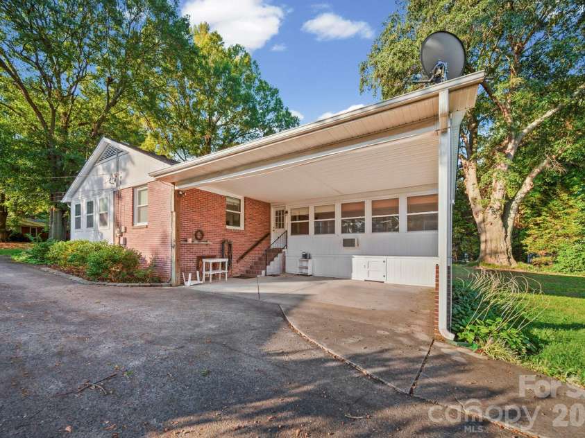 2019 Carol Drive, Gastonia, NC 28054.  MLS# CAR4425027, YatesRealty ID 52485. 