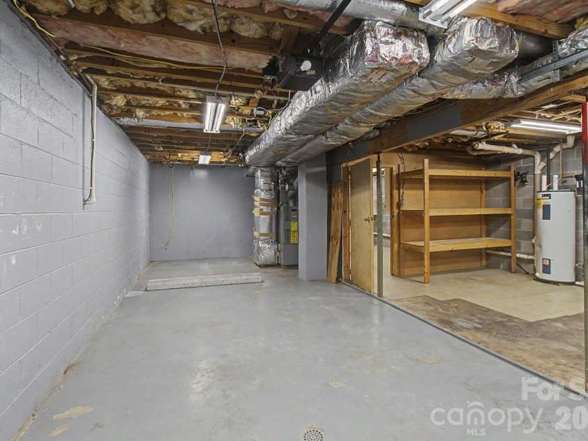 21 Coffey Circle, Asheville, NC 28806.  MLS# CAR4424466, YatesRealty ID 52488. 1 space, pull in garage