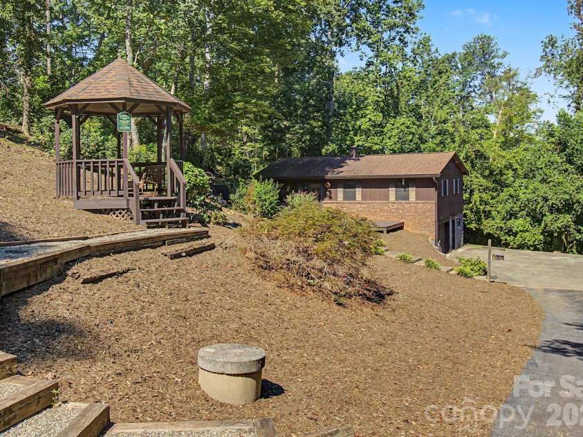 21 Coffey Circle, Asheville, NC 28806.  MLS# CAR4424466, YatesRealty ID 52488. 